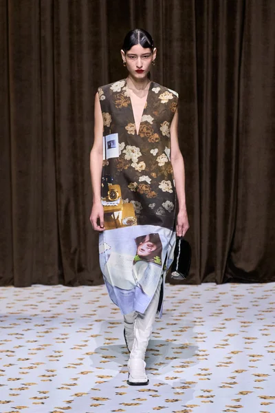 Look 60